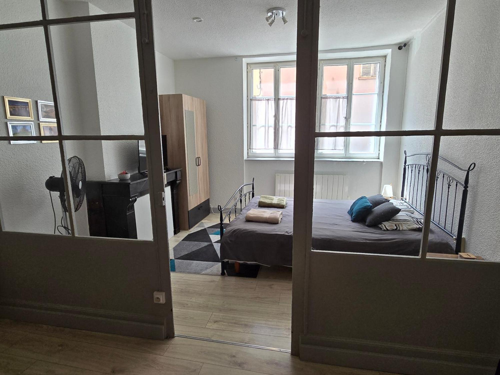 Appartement Au Calme Idealement Place A Macon. Exteriér fotografie